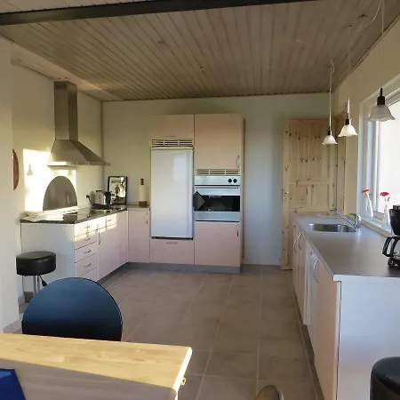 Midskovvej Holiday House * Кертеминне
